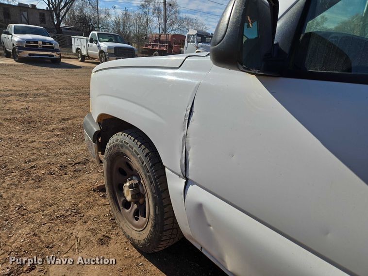 image for item ET5382 2005 Chevrolet Silverado 1500 Ext. Cab pickup truck