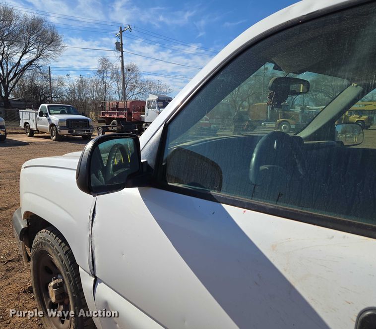 image for item ET5382 2005 Chevrolet Silverado 1500 Ext. Cab pickup truck