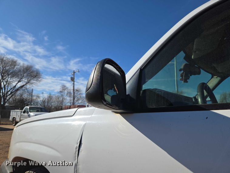 image for item ET5382 2005 Chevrolet Silverado 1500 Ext. Cab pickup truck