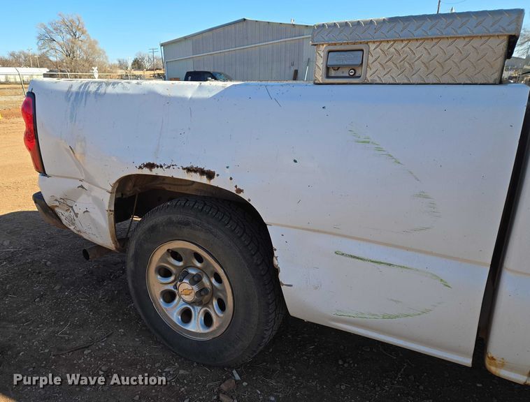 image for item ET5382 2005 Chevrolet Silverado 1500 Ext. Cab pickup truck