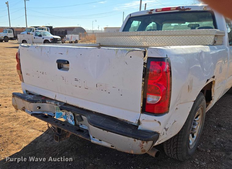 image for item ET5382 2005 Chevrolet Silverado 1500 Ext. Cab pickup truck