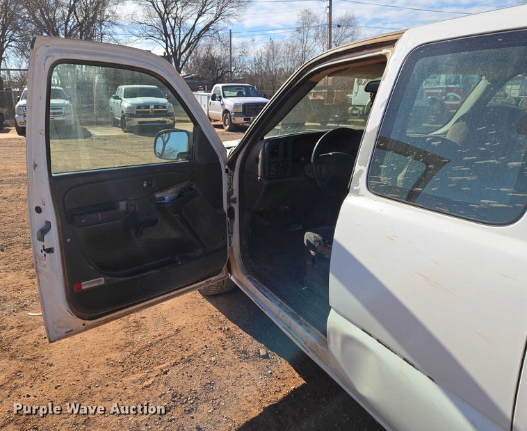 image for item ET5382 2005 Chevrolet Silverado 1500 Ext. Cab pickup truck