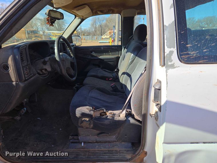 image for item ET5382 2005 Chevrolet Silverado 1500 Ext. Cab pickup truck