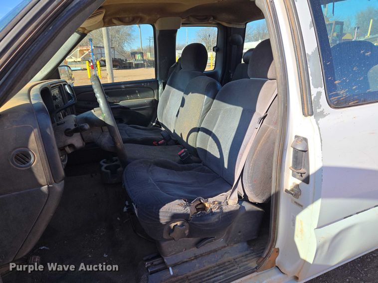 image for item ET5382 2005 Chevrolet Silverado 1500 Ext. Cab pickup truck