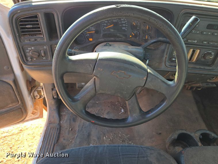 image for item ET5382 2005 Chevrolet Silverado 1500 Ext. Cab pickup truck