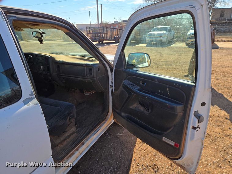 image for item ET5382 2005 Chevrolet Silverado 1500 Ext. Cab pickup truck