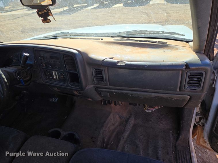 image for item ET5382 2005 Chevrolet Silverado 1500 Ext. Cab pickup truck