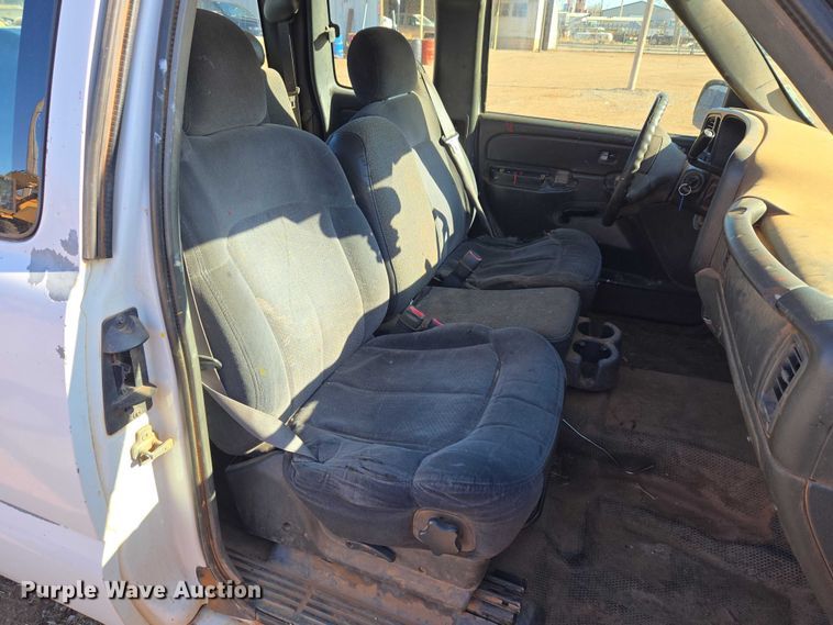 image for item ET5382 2005 Chevrolet Silverado 1500 Ext. Cab pickup truck