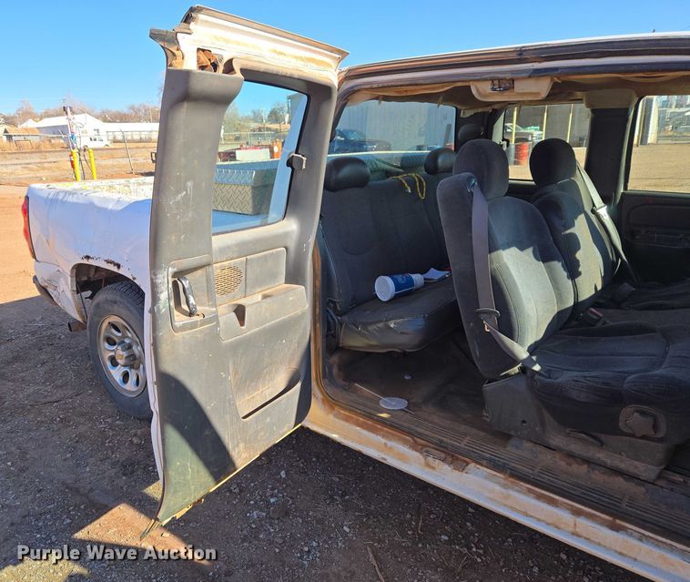 image for item ET5382 2005 Chevrolet Silverado 1500 Ext. Cab pickup truck