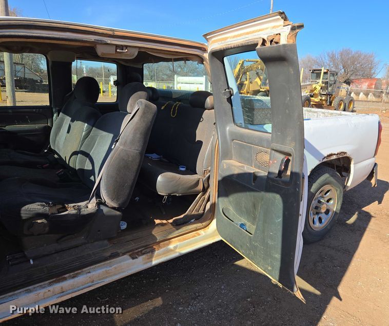 image for item ET5382 2005 Chevrolet Silverado 1500 Ext. Cab pickup truck