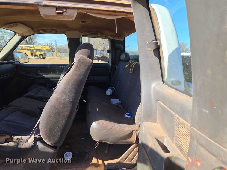 image for item ET5382 2005 Chevrolet Silverado 1500 Ext. Cab pickup truck