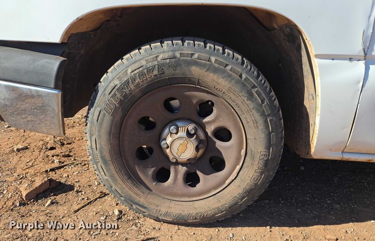 image for item ET5382 2005 Chevrolet Silverado 1500 Ext. Cab pickup truck