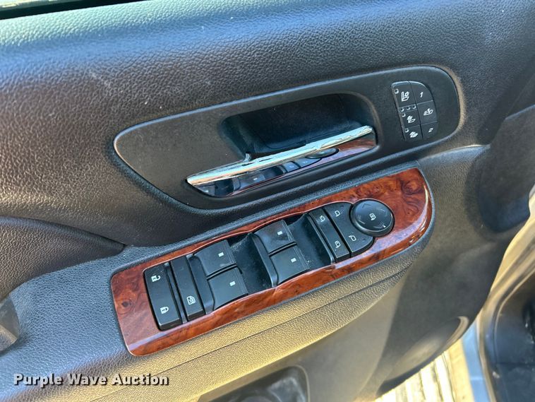 image for item ET6791 2010 Chevrolet Suburban LTZ SUV