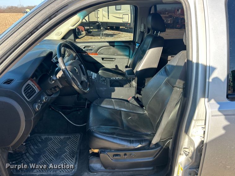 image for item ET6791 2010 Chevrolet Suburban LTZ SUV