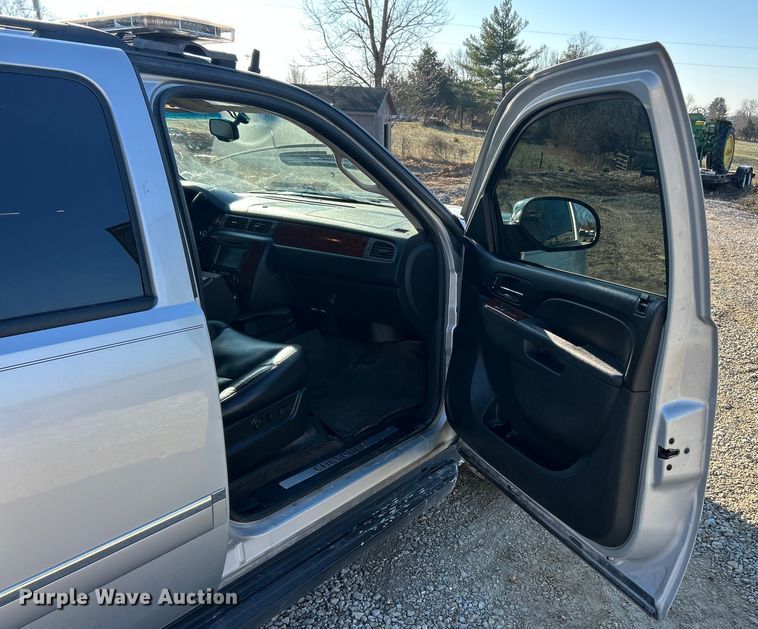 image for item ET6791 2010 Chevrolet Suburban LTZ SUV