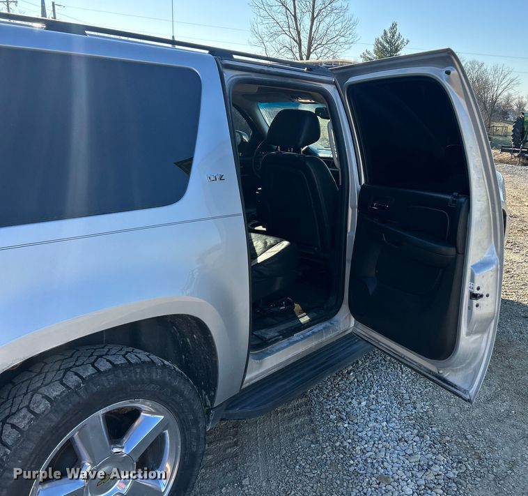image for item ET6791 2010 Chevrolet Suburban LTZ SUV