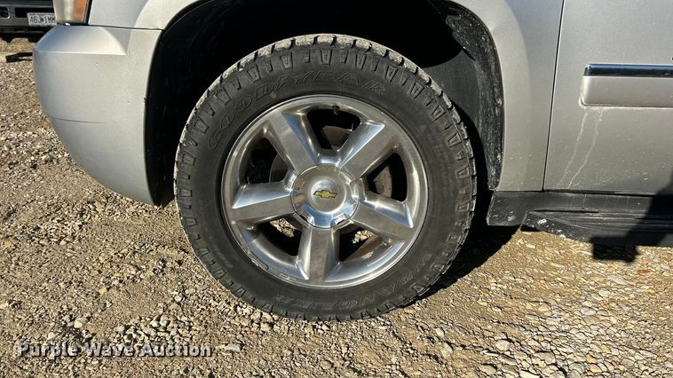 image for item ET6791 2010 Chevrolet Suburban LTZ SUV