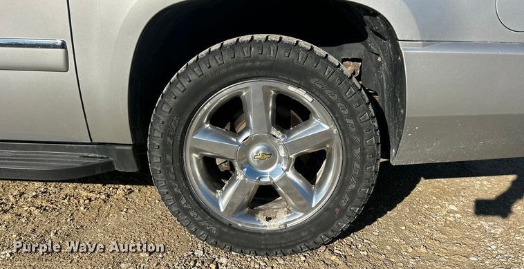 image for item ET6791 2010 Chevrolet Suburban LTZ SUV