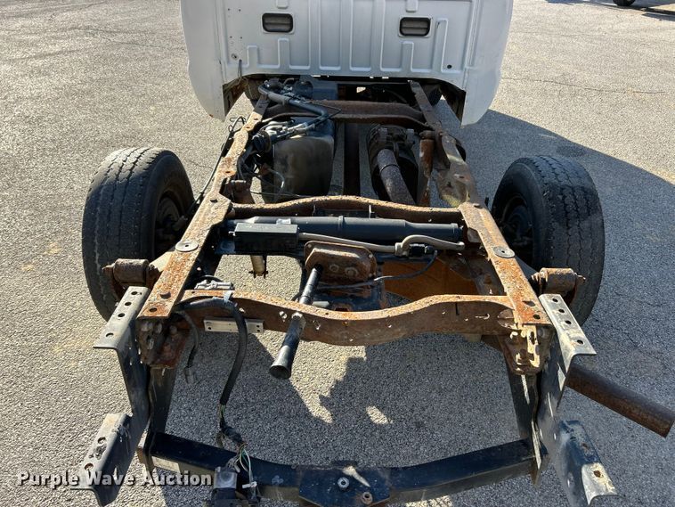 image for item ET6798 2006 Ford F250 XL Super Duty pickup truck cab and chassis