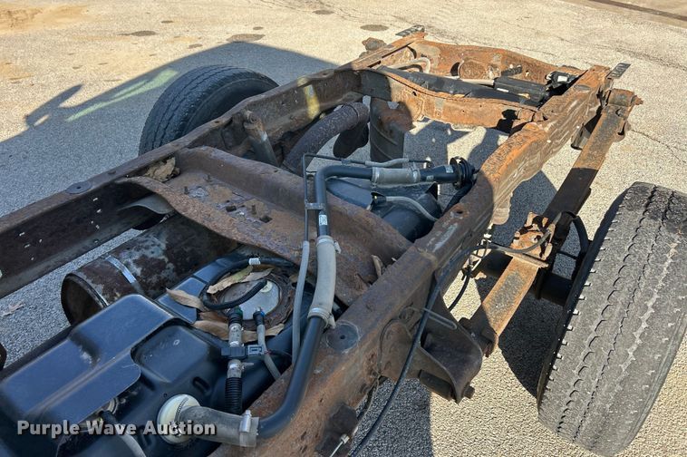 image for item ET6798 2006 Ford F250 XL Super Duty pickup truck cab and chassis