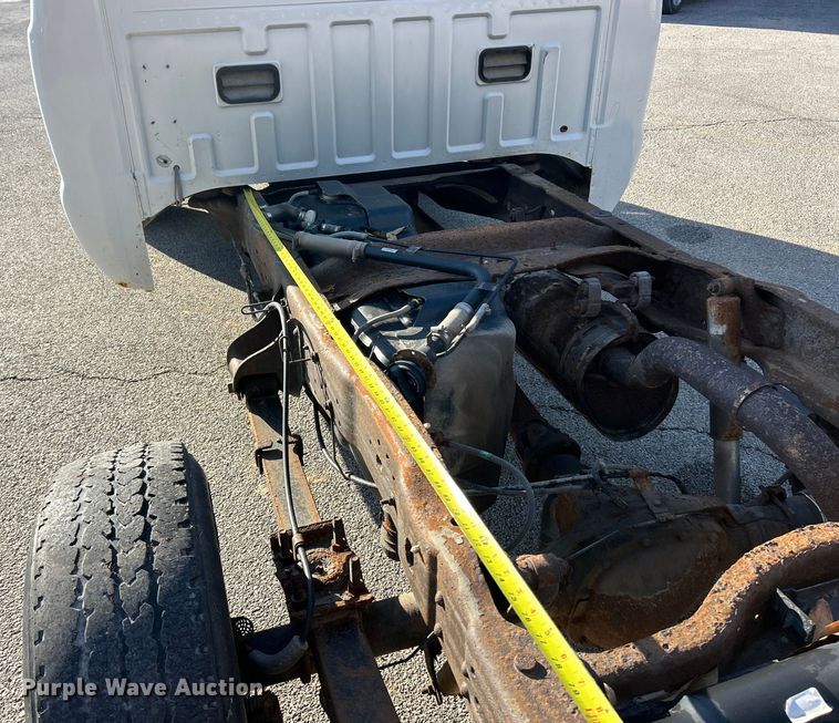 image for item ET6798 2006 Ford F250 XL Super Duty pickup truck cab and chassis