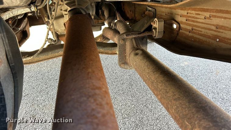 image for item ET6798 2006 Ford F250 XL Super Duty pickup truck cab and chassis