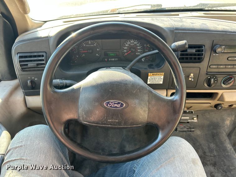 image for item ET6798 2006 Ford F250 XL Super Duty pickup truck cab and chassis