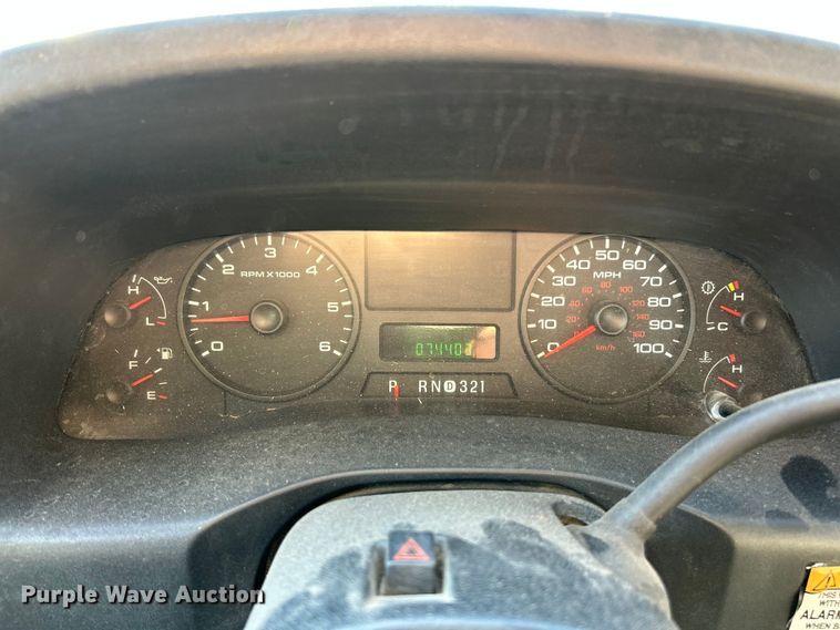 image for item ET6798 2006 Ford F250 XL Super Duty pickup truck cab and chassis