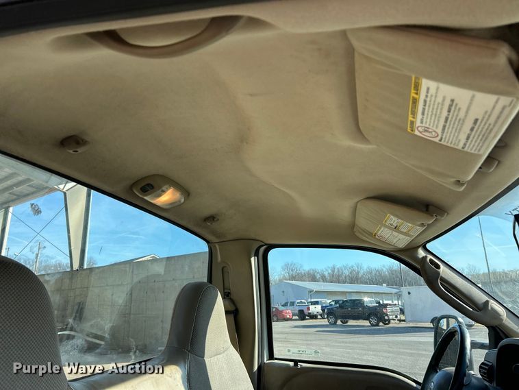 image for item ET6798 2006 Ford F250 XL Super Duty pickup truck cab and chassis