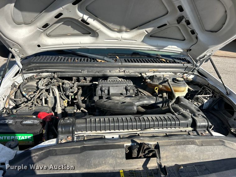 image for item ET6798 2006 Ford F250 XL Super Duty pickup truck cab and chassis