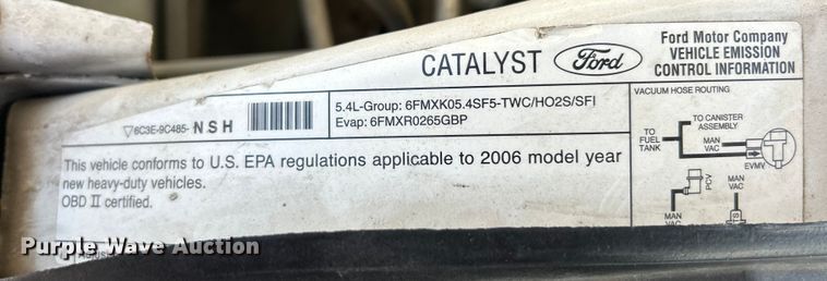 image for item ET6798 2006 Ford F250 XL Super Duty pickup truck cab and chassis