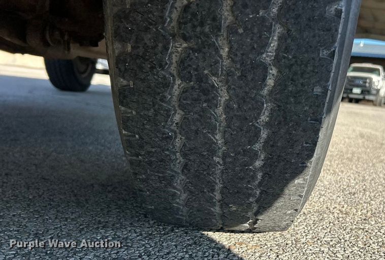 image for item ET6798 2006 Ford F250 XL Super Duty pickup truck cab and chassis