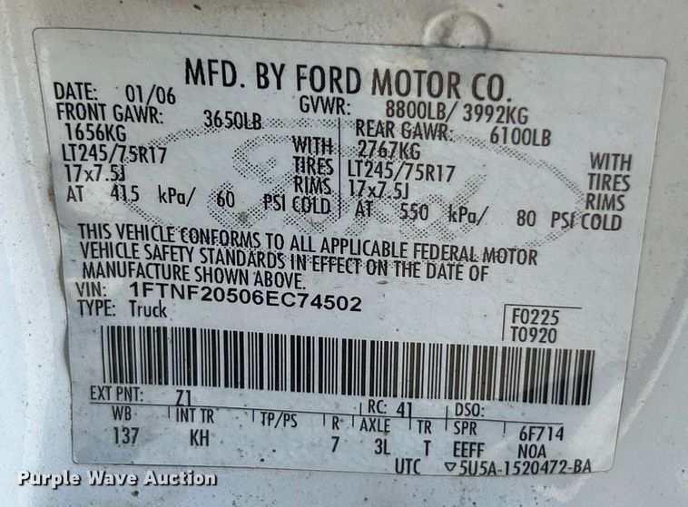 image for item ET6798 2006 Ford F250 XL Super Duty pickup truck cab and chassis