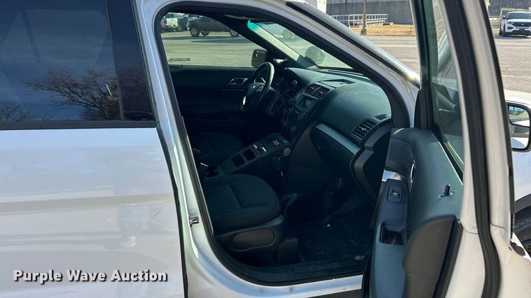 image for item ET6799 2016 Ford Explorer Police Interceptor SUV