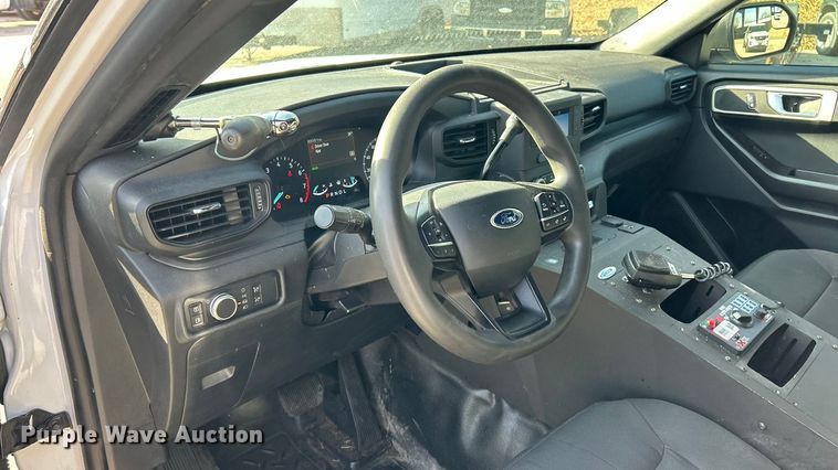 image for item ET6800 2020 Ford Explorer Police Interceptor SUV