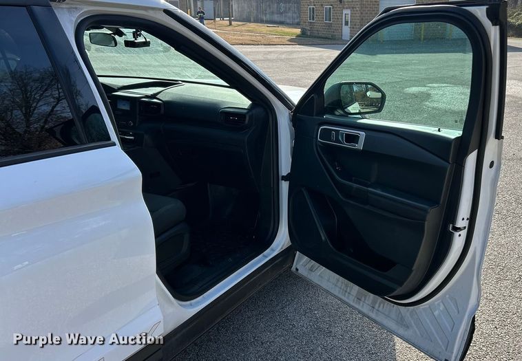 image for item ET6800 2020 Ford Explorer Police Interceptor SUV