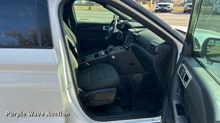 image for item ET6800 2020 Ford Explorer Police Interceptor SUV