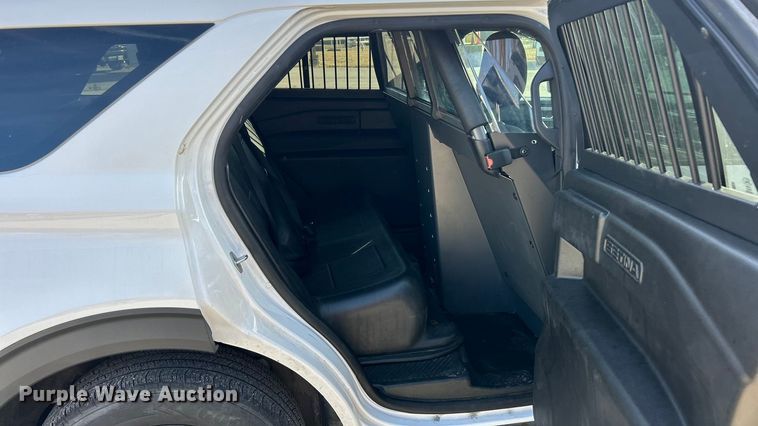 image for item ET6800 2020 Ford Explorer Police Interceptor SUV