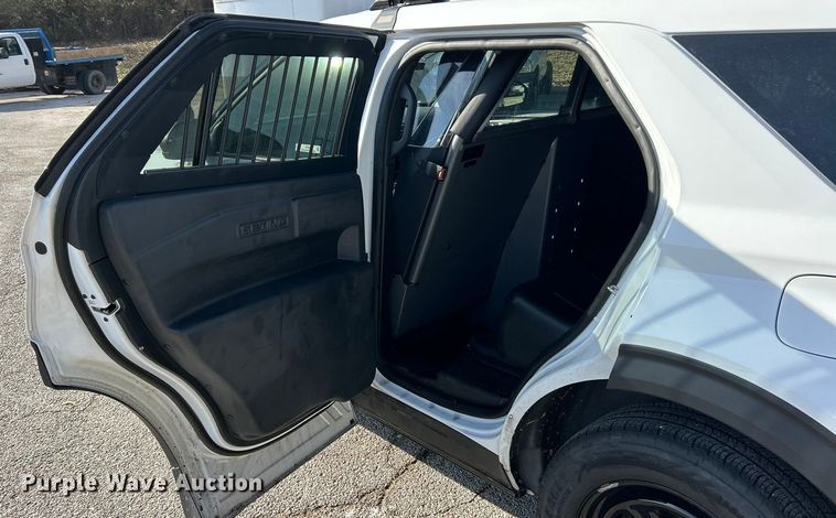 image for item ET6800 2020 Ford Explorer Police Interceptor SUV