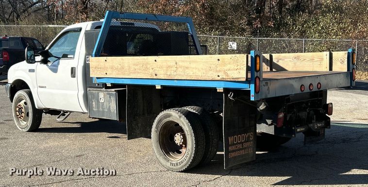 image for item ET6801 2004 Ford F550 XL Super Duty dump flatbed truck