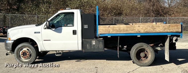 image for item ET6801 2004 Ford F550 XL Super Duty dump flatbed truck