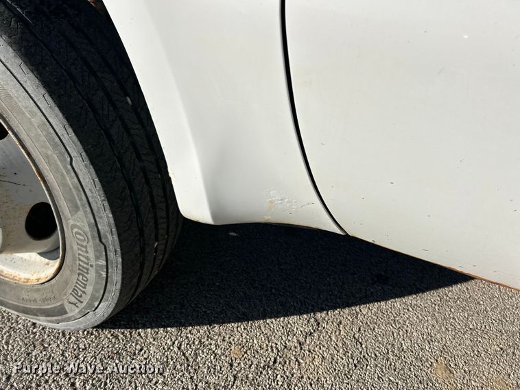 image for item ET6801 2004 Ford F550 XL Super Duty dump flatbed truck