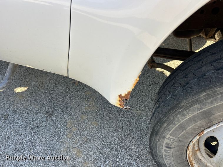 image for item ET6801 2004 Ford F550 XL Super Duty dump flatbed truck