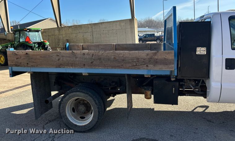 image for item ET6801 2004 Ford F550 XL Super Duty dump flatbed truck