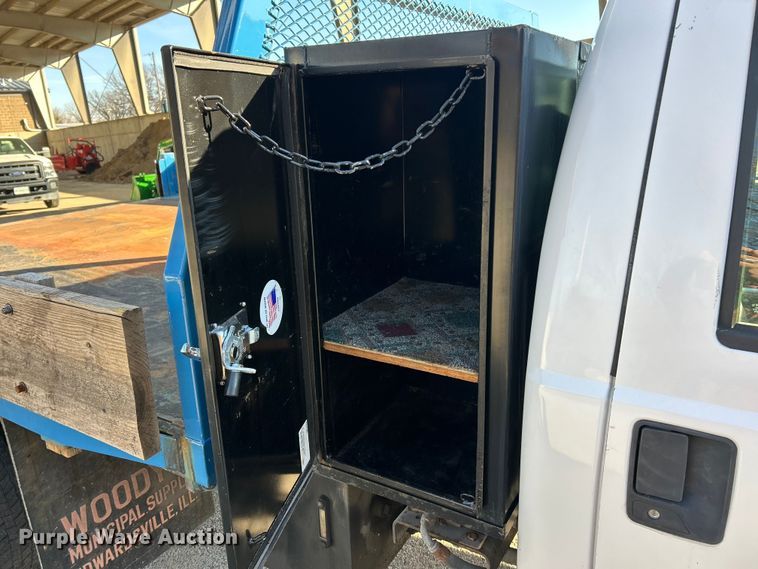 image for item ET6801 2004 Ford F550 XL Super Duty dump flatbed truck