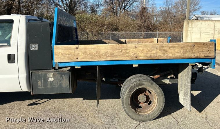 image for item ET6801 2004 Ford F550 XL Super Duty dump flatbed truck