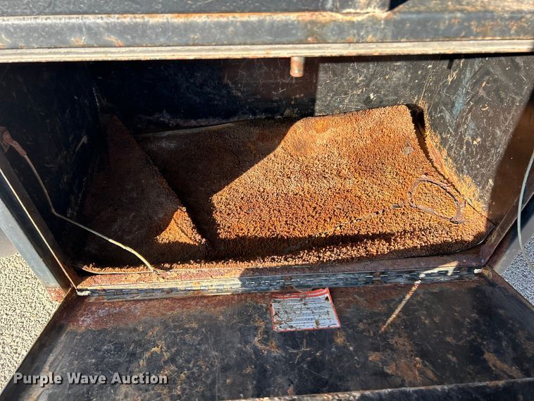 image for item ET6801 2004 Ford F550 XL Super Duty dump flatbed truck