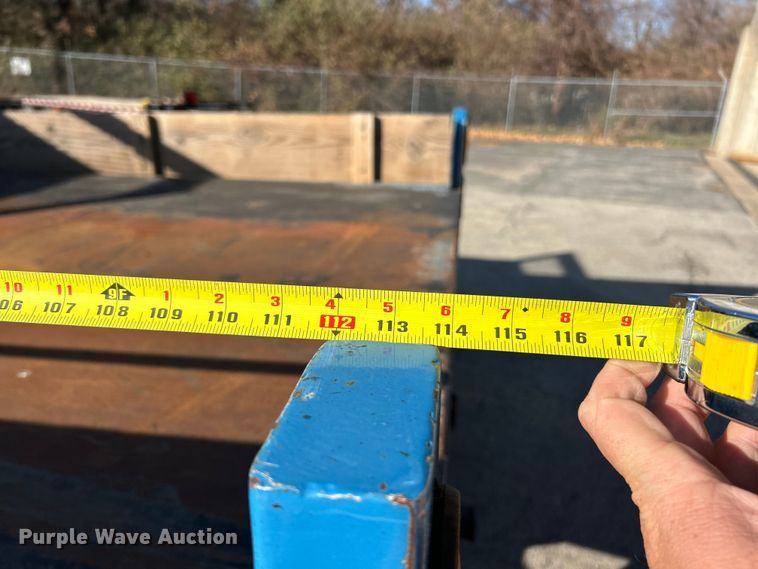 image for item ET6801 2004 Ford F550 XL Super Duty dump flatbed truck