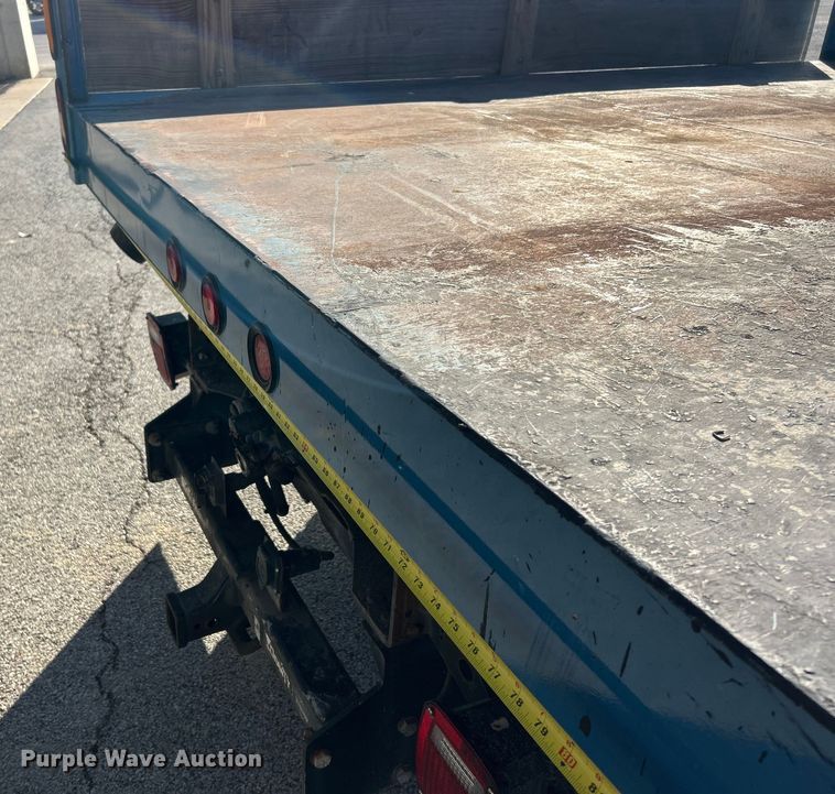 image for item ET6801 2004 Ford F550 XL Super Duty dump flatbed truck