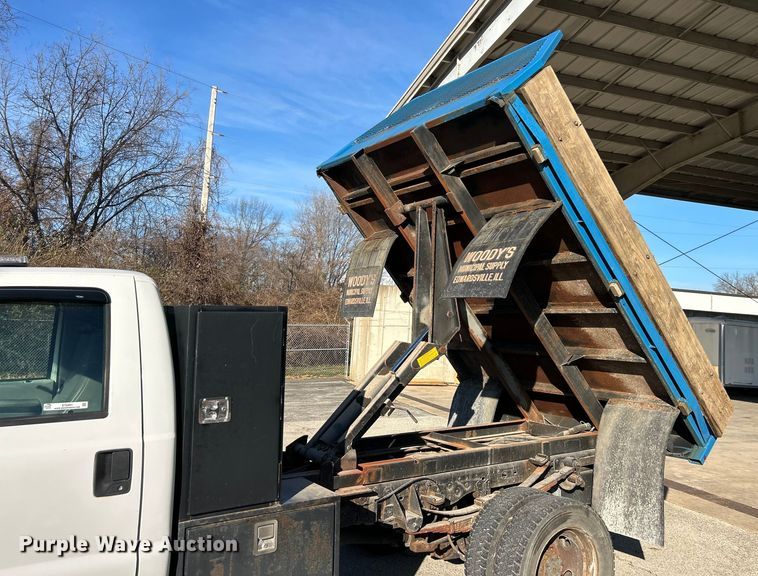 image for item ET6801 2004 Ford F550 XL Super Duty dump flatbed truck